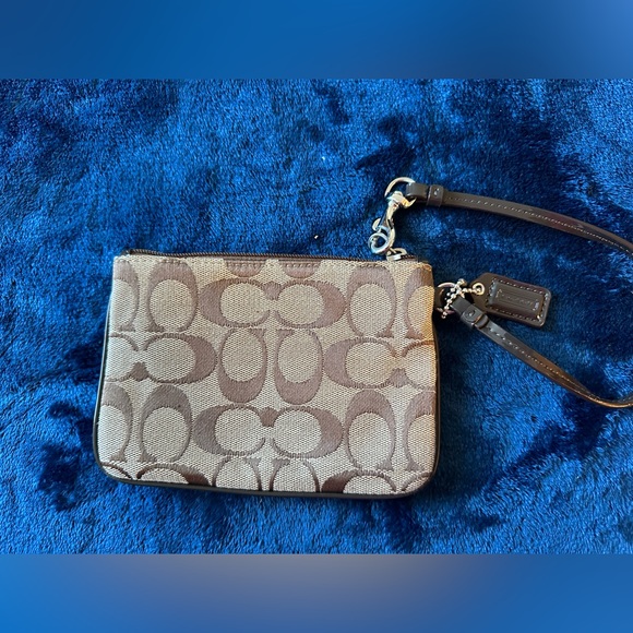 Coach wristlet - Picture 2 of 4